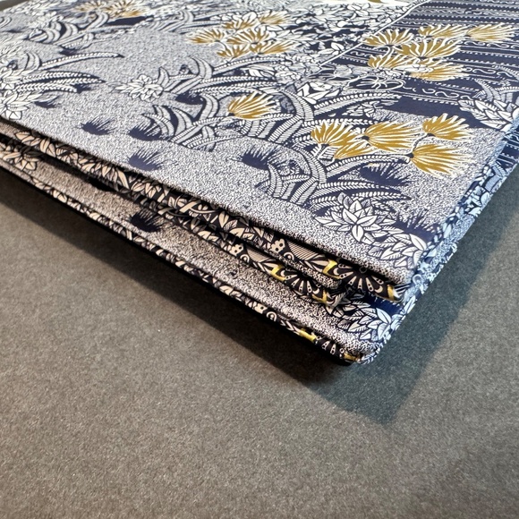 Set of four (4) Dior gift bags Blue & Gold Toile de Jouy Print, Unused - Picture 6 of 8